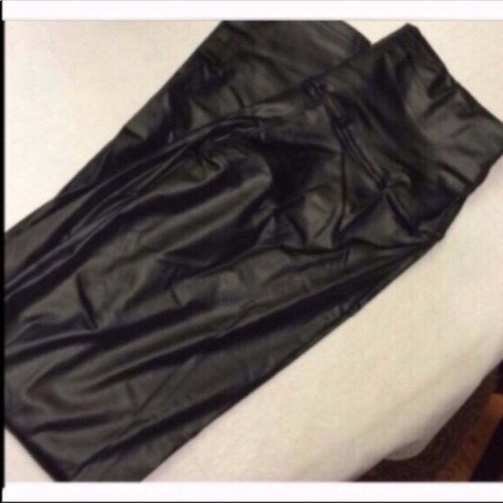 FAUX LEATHER HIGH WAISTED LEGGINGS - Picture 4 of 6